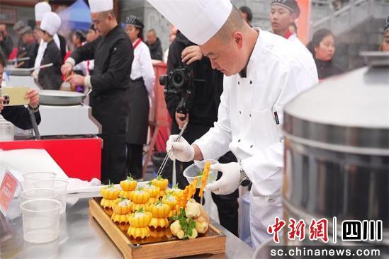 廚師比賽菜品驚艷瞬間，視覺與味覺的雙重盛宴圖片展示！