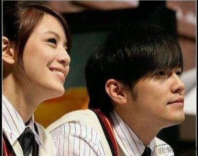 『?jiǎn)⒊烫剿髯匀幻谰?，一杯最新奶茶與你同行』